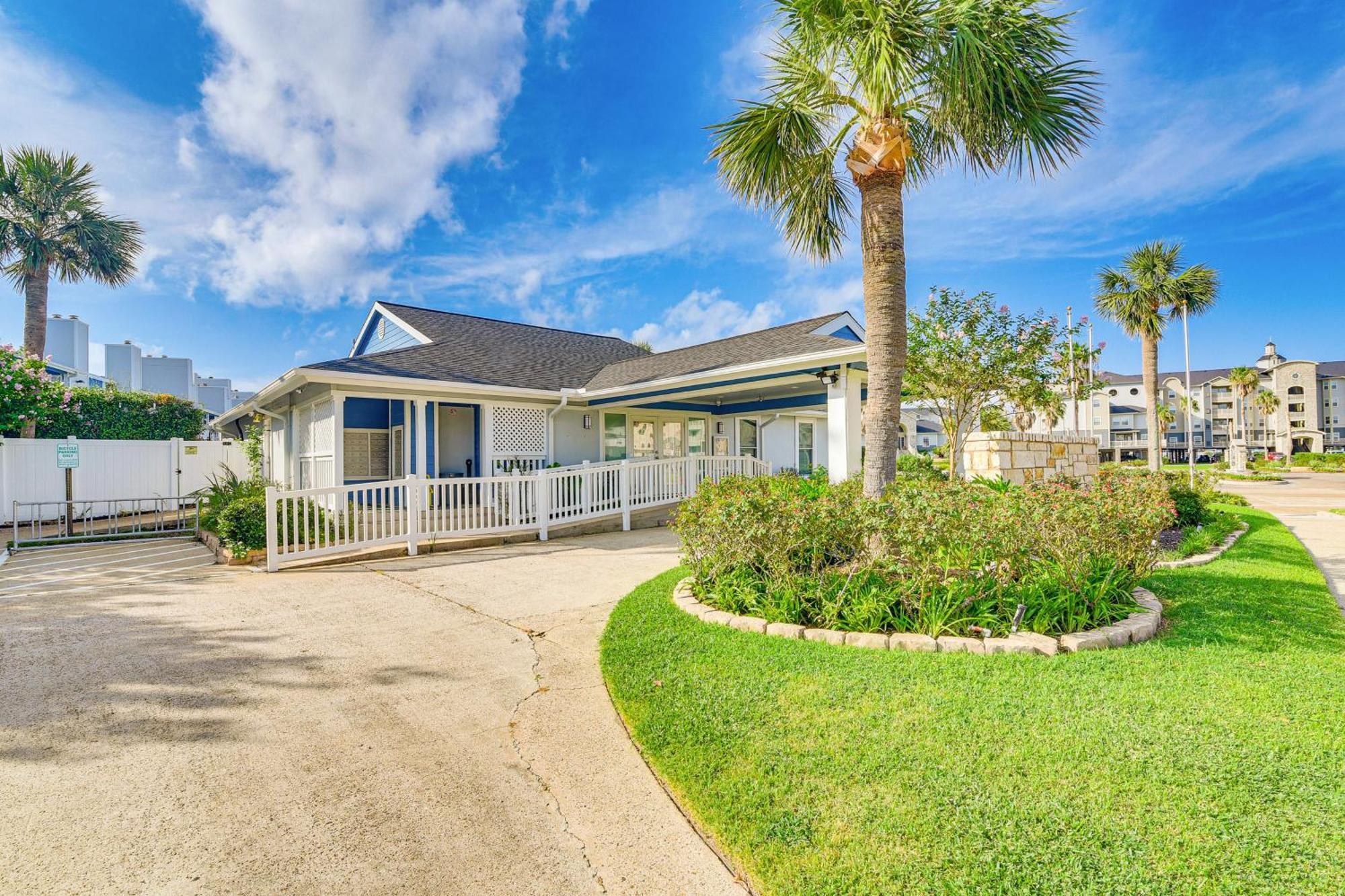 Romantic Galveston Retreat Bay View, Pool Access! Экстерьер фото