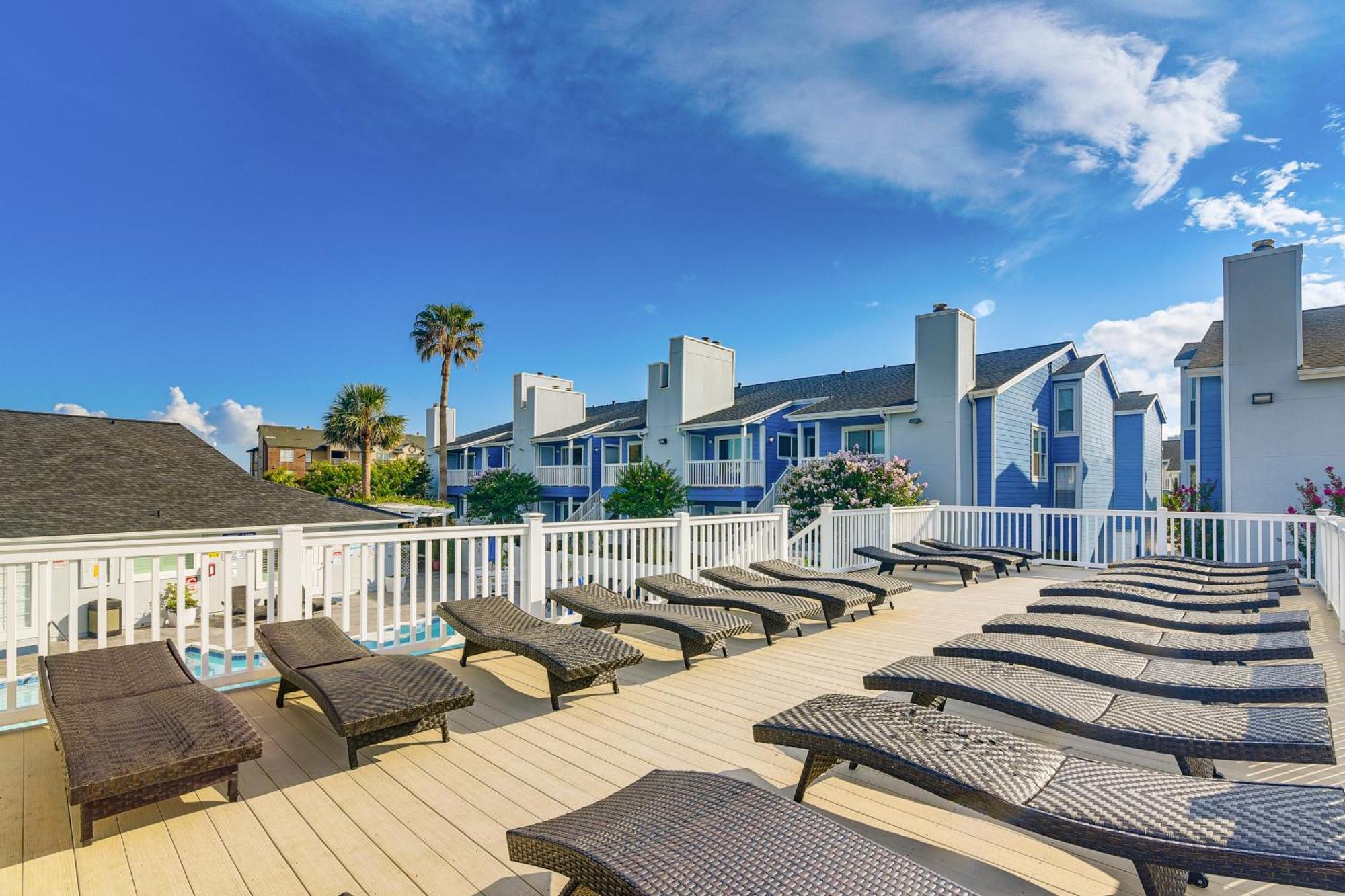 Romantic Galveston Retreat Bay View, Pool Access! Экстерьер фото