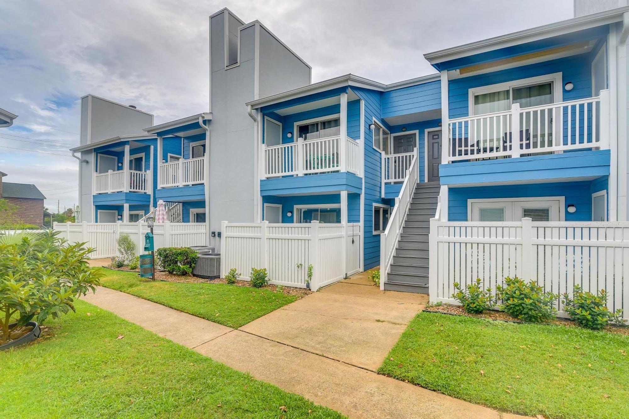 Romantic Galveston Retreat Bay View, Pool Access! Экстерьер фото