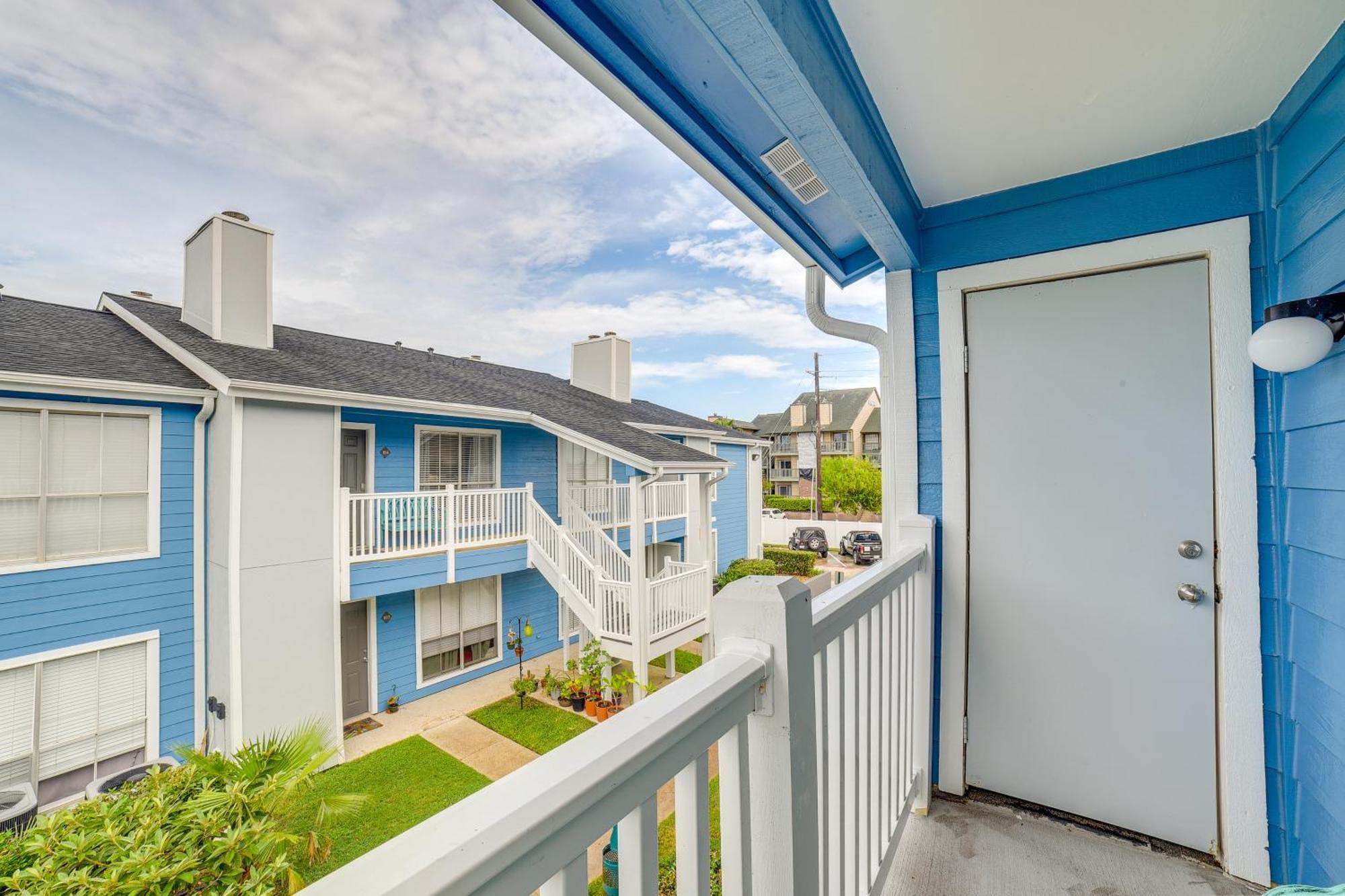 Romantic Galveston Retreat Bay View, Pool Access! Экстерьер фото