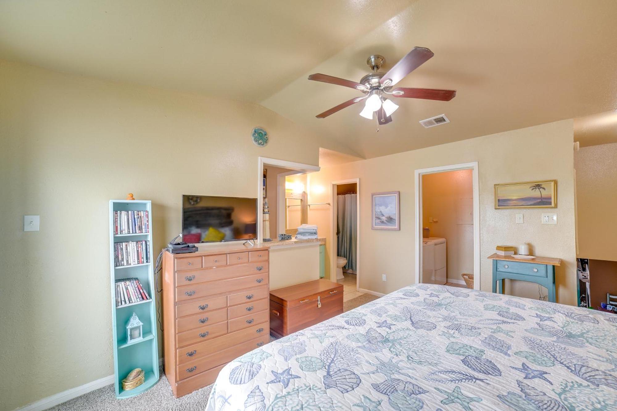 Romantic Galveston Retreat Bay View, Pool Access! Экстерьер фото