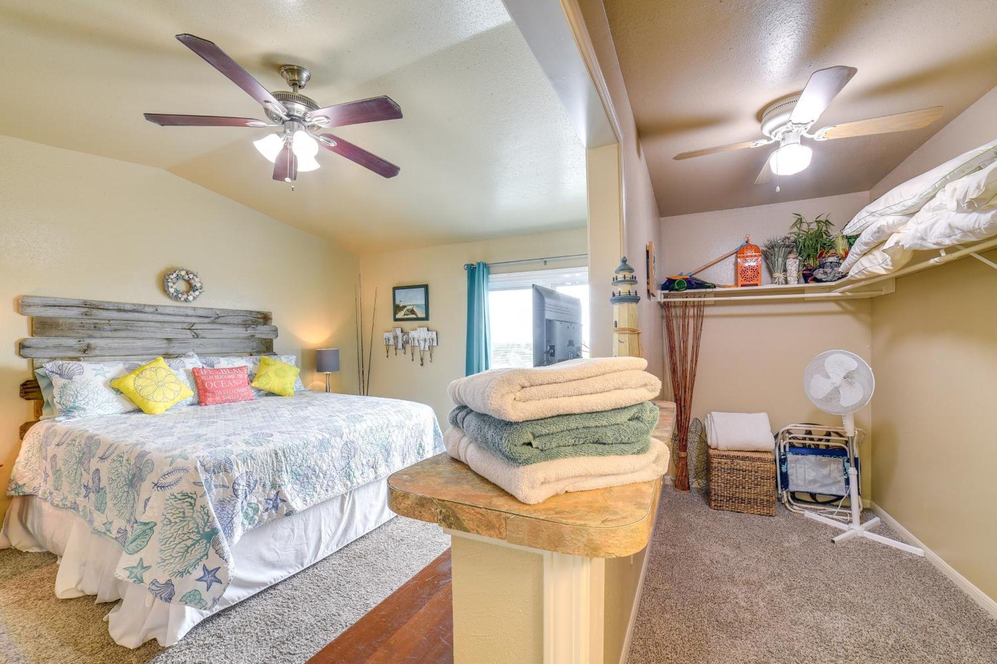 Romantic Galveston Retreat Bay View, Pool Access! Экстерьер фото
