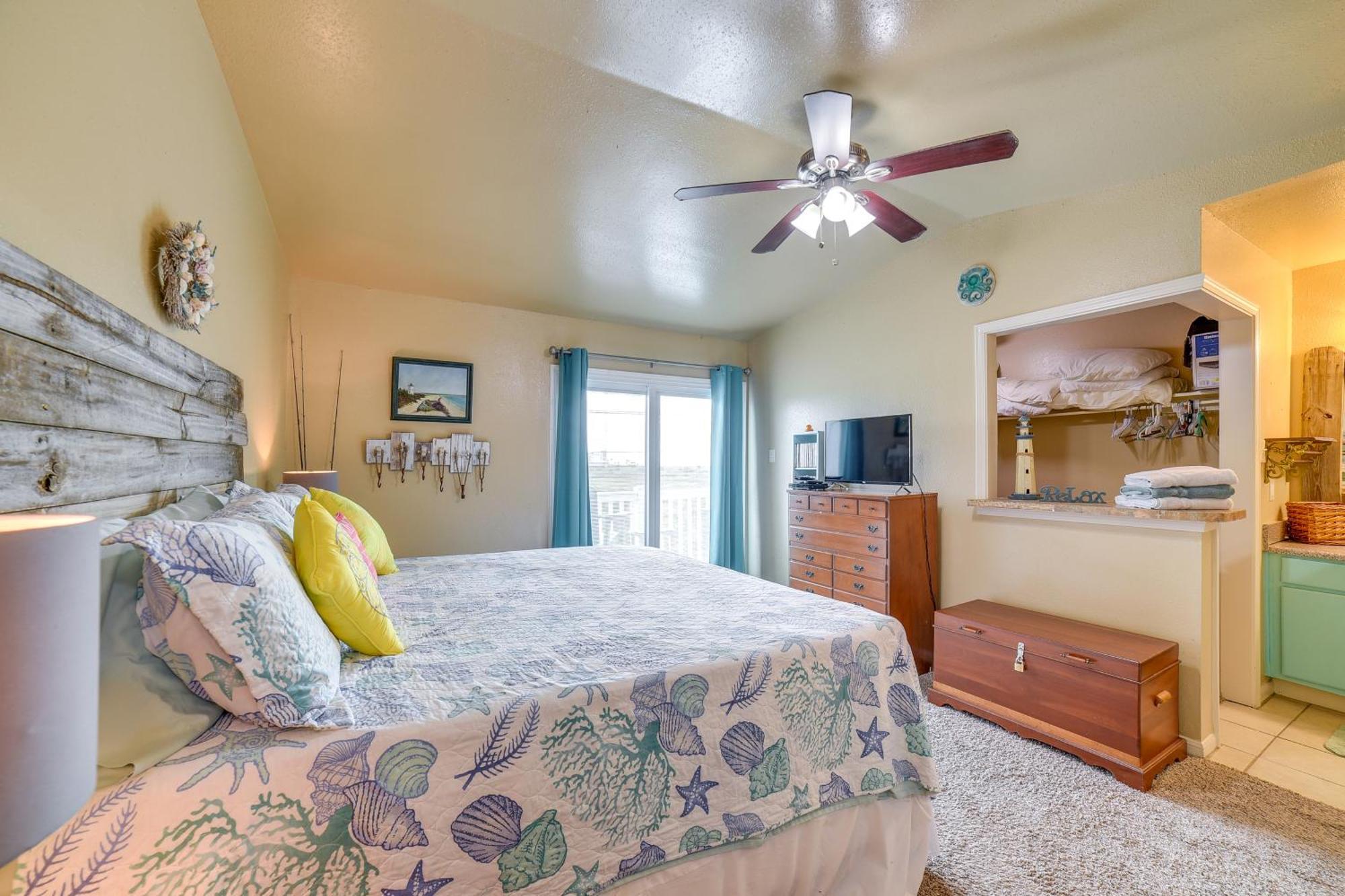 Romantic Galveston Retreat Bay View, Pool Access! Экстерьер фото