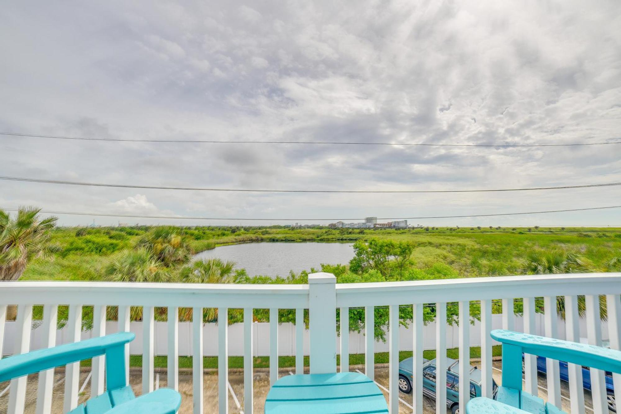 Romantic Galveston Retreat Bay View, Pool Access! Экстерьер фото