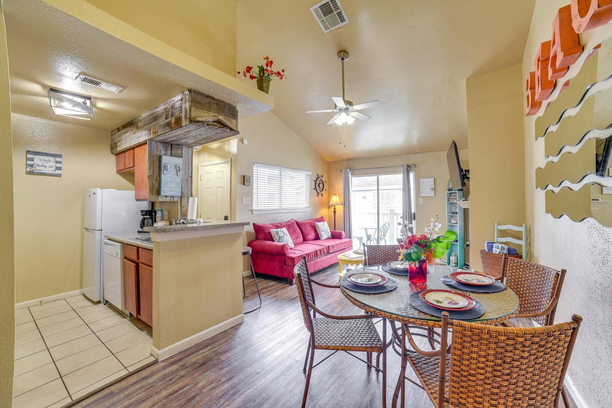 Romantic Galveston Retreat Bay View, Pool Access! Экстерьер фото