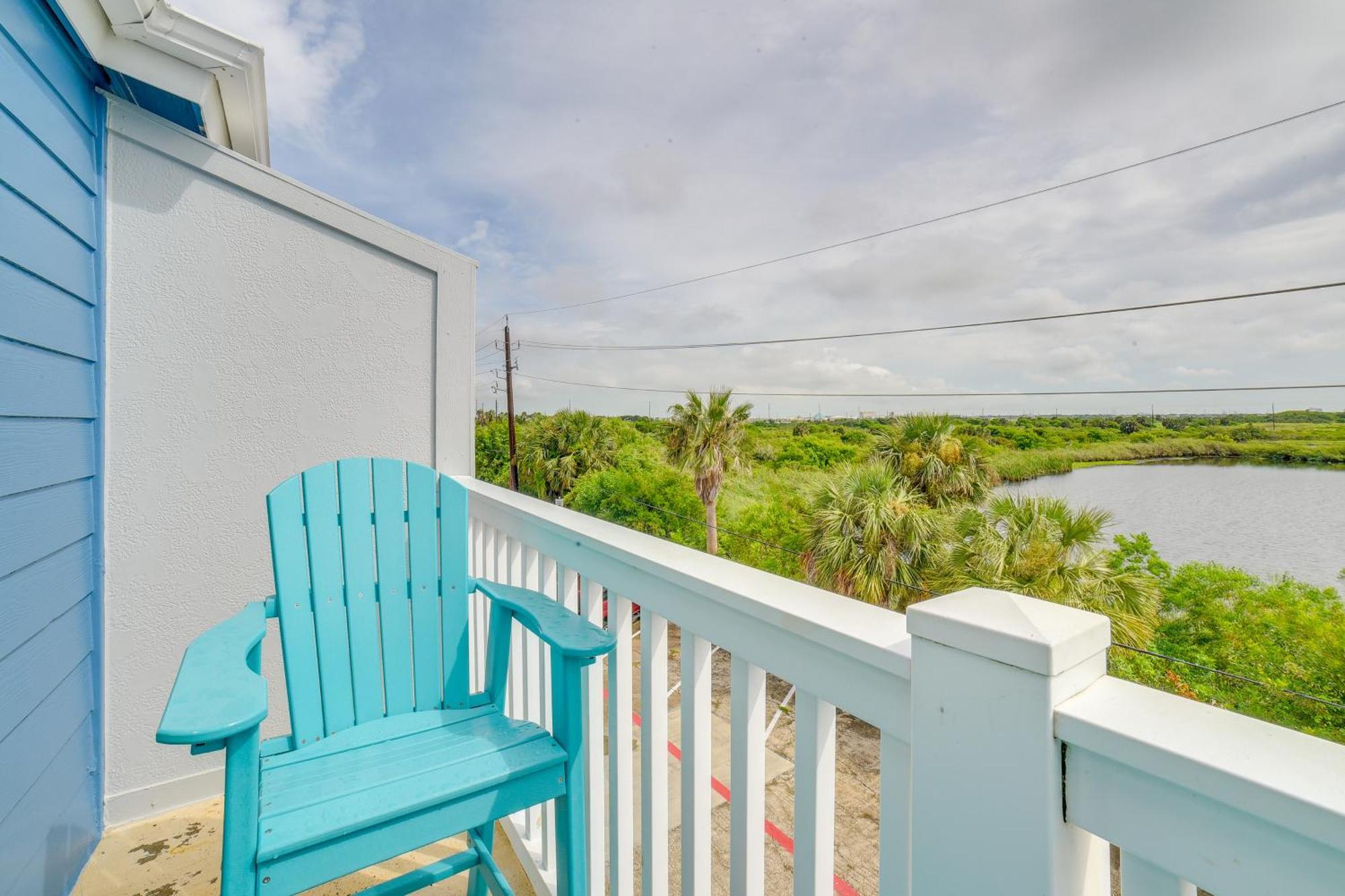 Romantic Galveston Retreat Bay View, Pool Access! Экстерьер фото