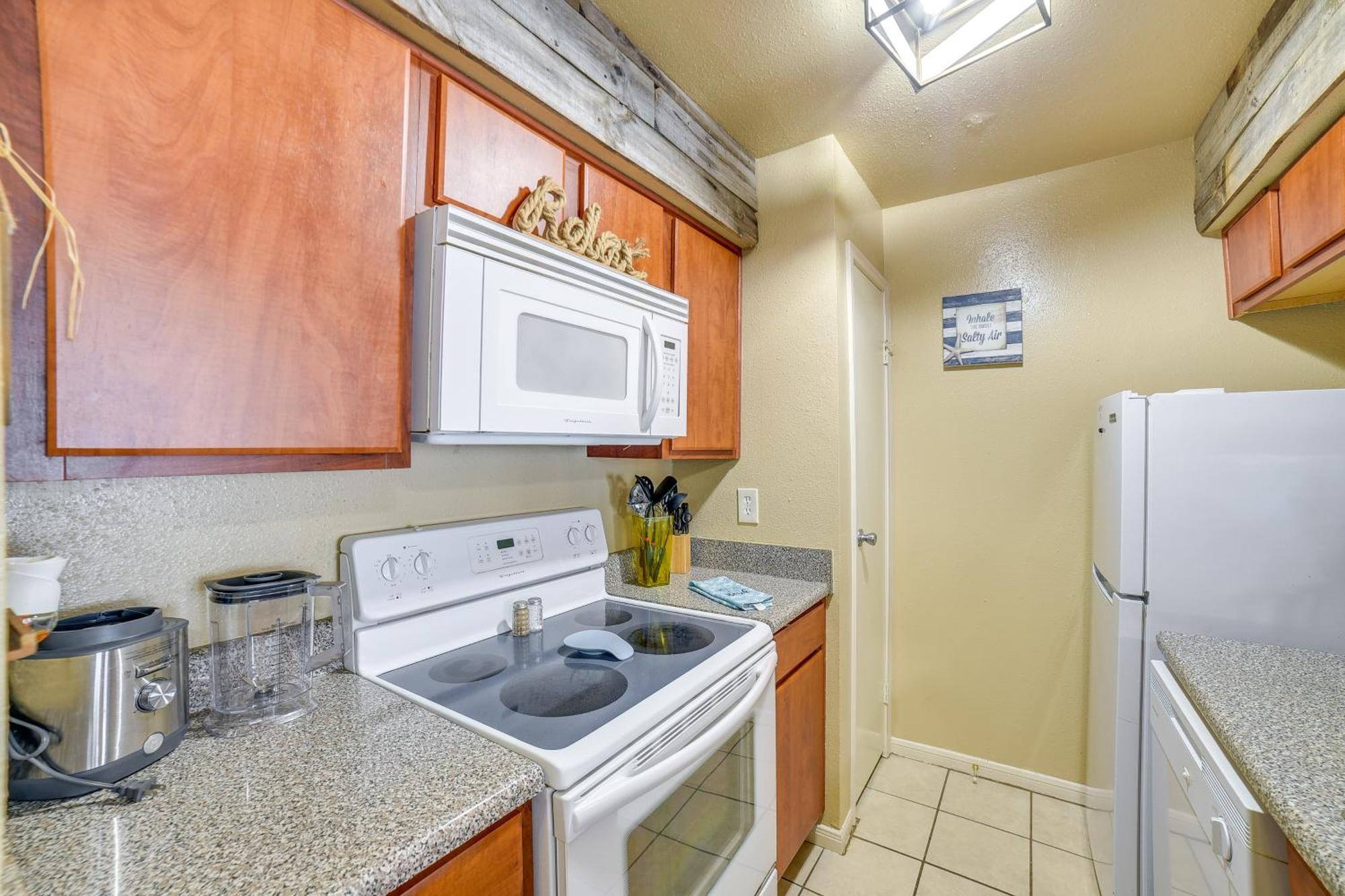 Romantic Galveston Retreat Bay View, Pool Access! Экстерьер фото