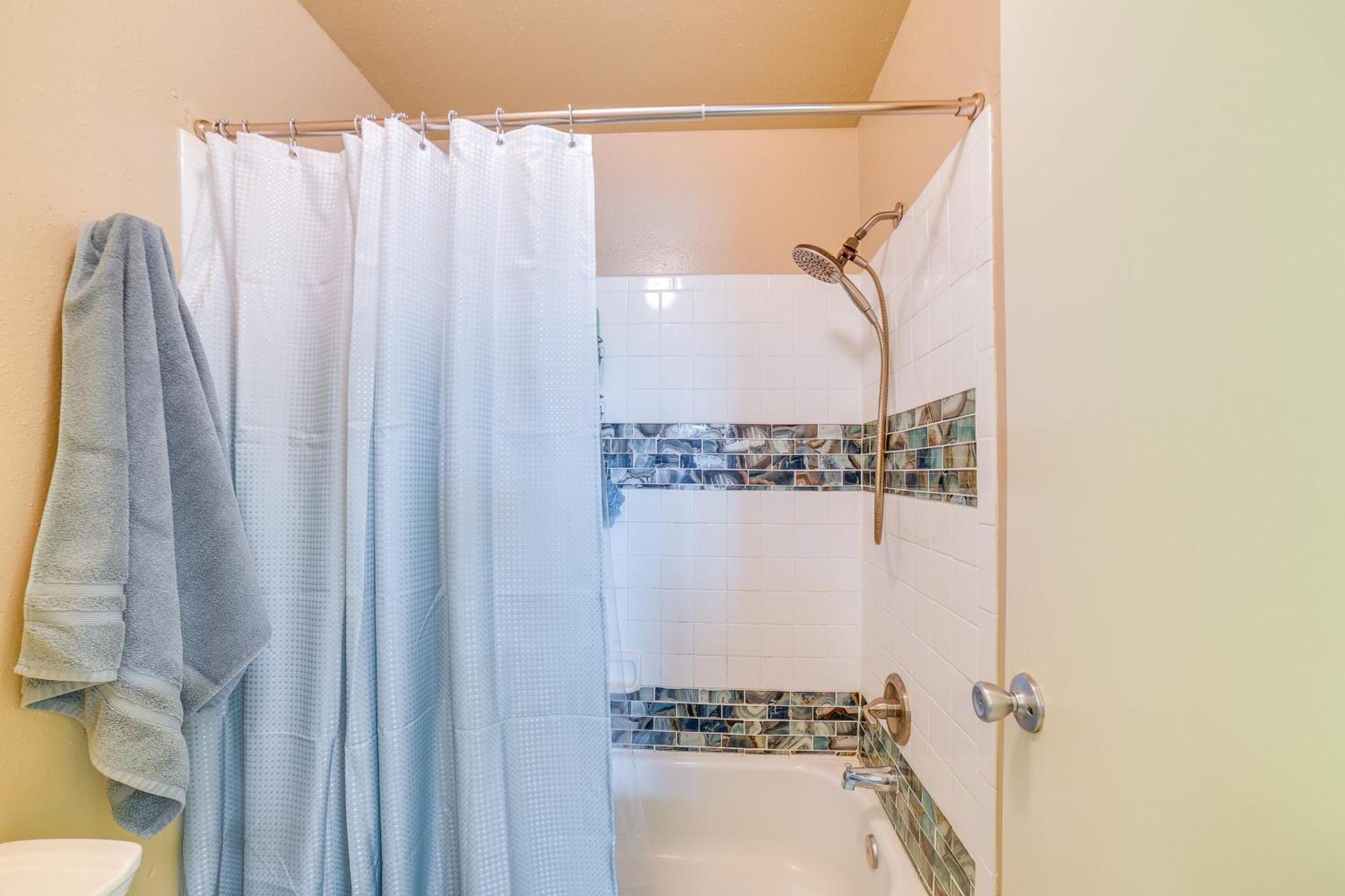 Romantic Galveston Retreat Bay View, Pool Access! Экстерьер фото